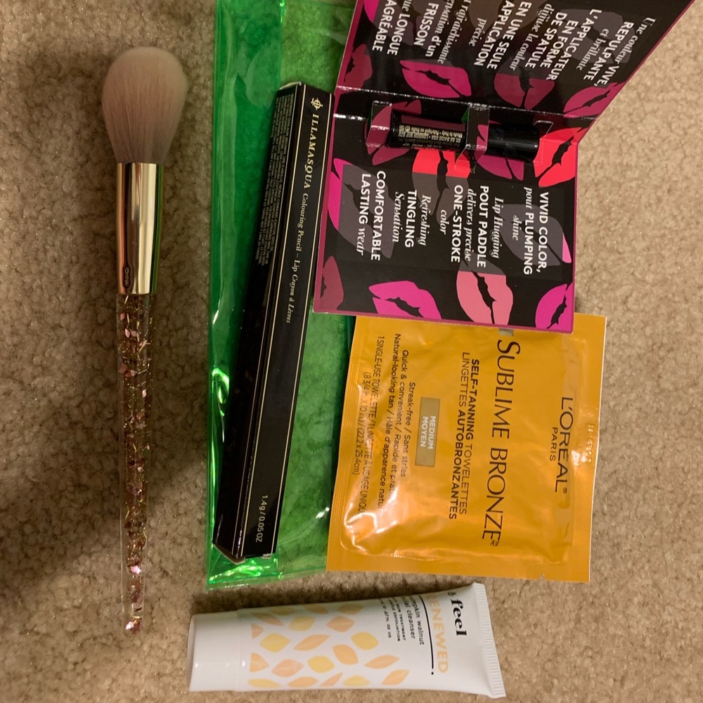Makeup Bag and 5 Samples
